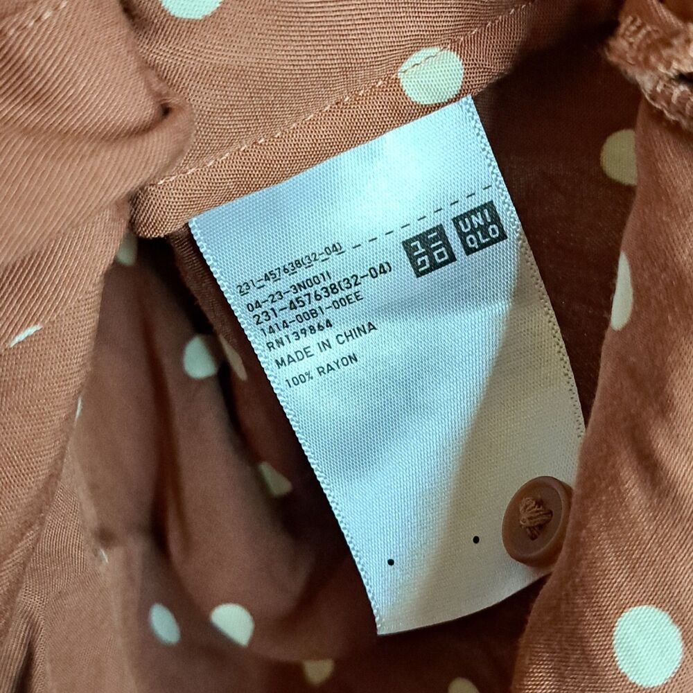 Uniqlo Women 100% Rayon Polka Dot Blouse Button Up Size S Short Sleeve - Picture 6 of 10